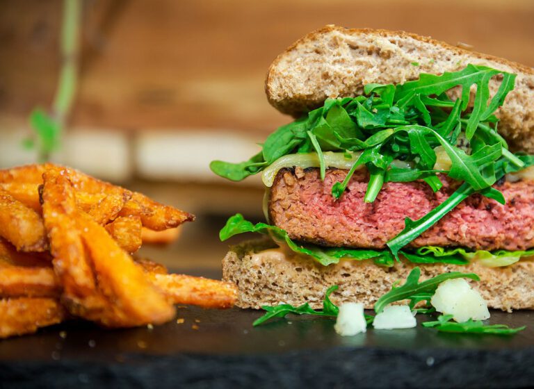Fleischgenuss ist pflanzlich: Deutsches Food-Start-up Planty-of-Meat stellt Planty-of-Burger vor