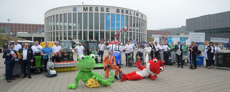 Internationale Reinigungsfachmesse startet mit der traditionellen Parade der Reinigungsbranche