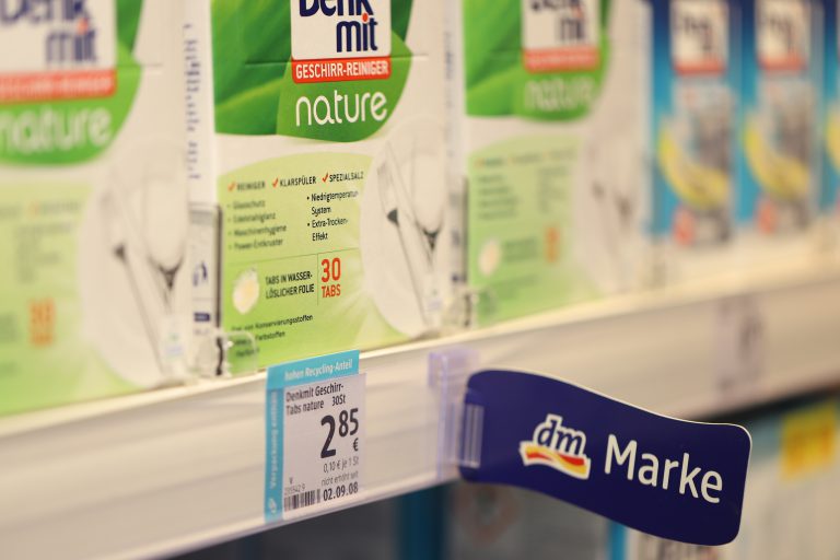 dm entwickelt klimaneutralisierte Produkte dm listet klimaneutrale Produkte der Industriepartner bevorzugt ein