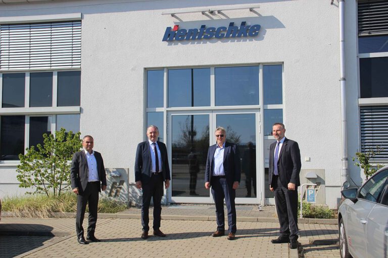 Hoher Besuch bei Hentschke Bau in Bautzen – Staatsminister Thomas Schmidt besucht Firmenzentrale und Betonfertigteilwerk