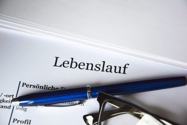 Interne Hürden, geschönte Bewerbungen, fehlende Digitalisierung: Das sind die sechs Nerv-Faktoren für Personaler