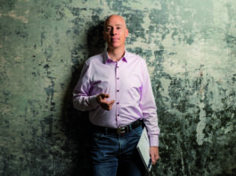 Oliver Meinecke ist IT-Projektmanager mit dem Schwerpunkt SAP und technische Komponenten. Er gilt als einer der führenden Experten im Umgang mit dem SAP Solution Manager und als Profi rund um die Themen Digitalisierung, IT-Intelligenz, IT-Aktualität, IT-Effizienz, Optimierung der Infrastruktur und Homeoffice.