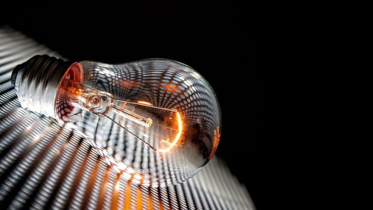 Lichte Momente im Büro – Wie innovative Beleuchtungskonzepte Produktivität und Gesundheit fördern