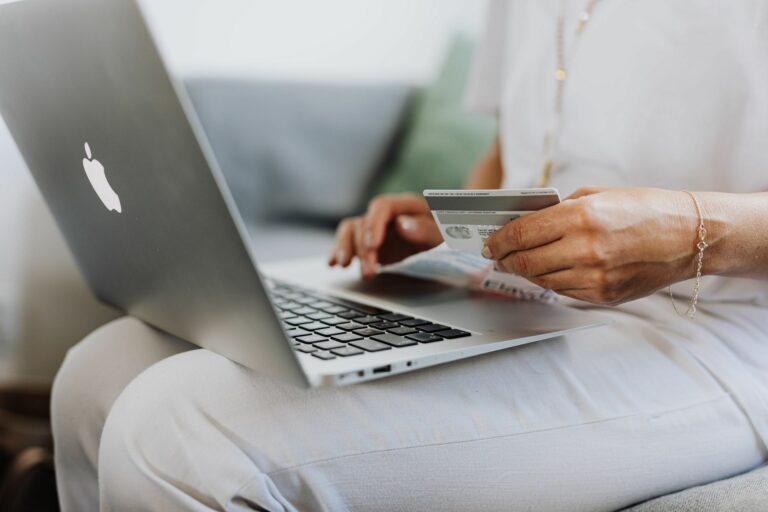 Klimaschutz und Online-Boom: Wie ist es um die Nachhaltigkeit im E-Commerce bestellt?