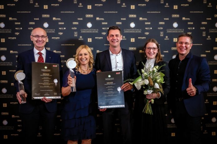 Innoviduum GmbH gewinnt den Constantinus Award 2023 v.l.n.r.: MMag. Raimund Lainer (Head of HR-Development SPAR Austria), DI (FH) Anna Pollhamer MSc. (Geschäftsleitung Innoviduum GmbH), DI (FH) Markus Pollhamer, (Geschäftsführung Innoviduum GmbH), Maria Bäuerle MA (Personalentwicklung SPAR Austria), Markus Roth (Obmann der Fachgruppe UBIT in der Wirtschaftskammer Oberösterreich)